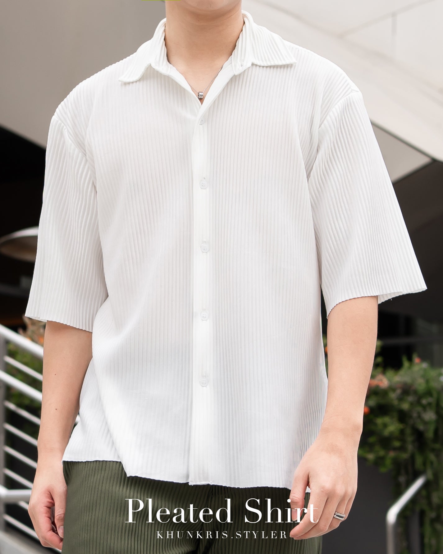 Pleated short sleeve shirt - White
