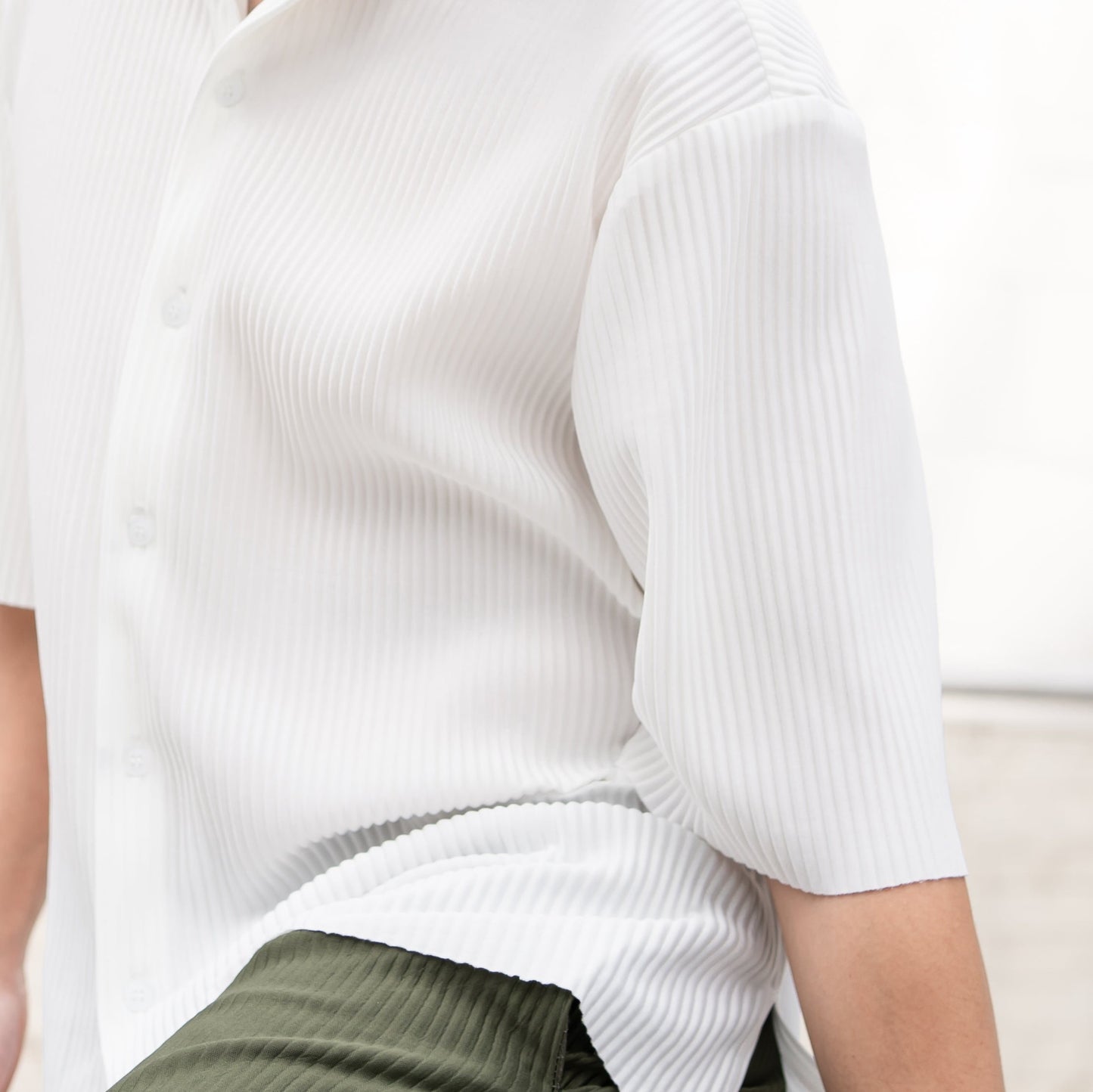Pleated short sleeve shirt - White